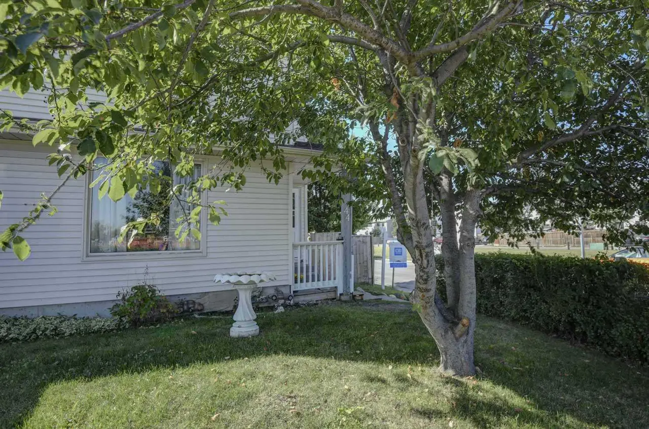 44 Falwood Crescent NE