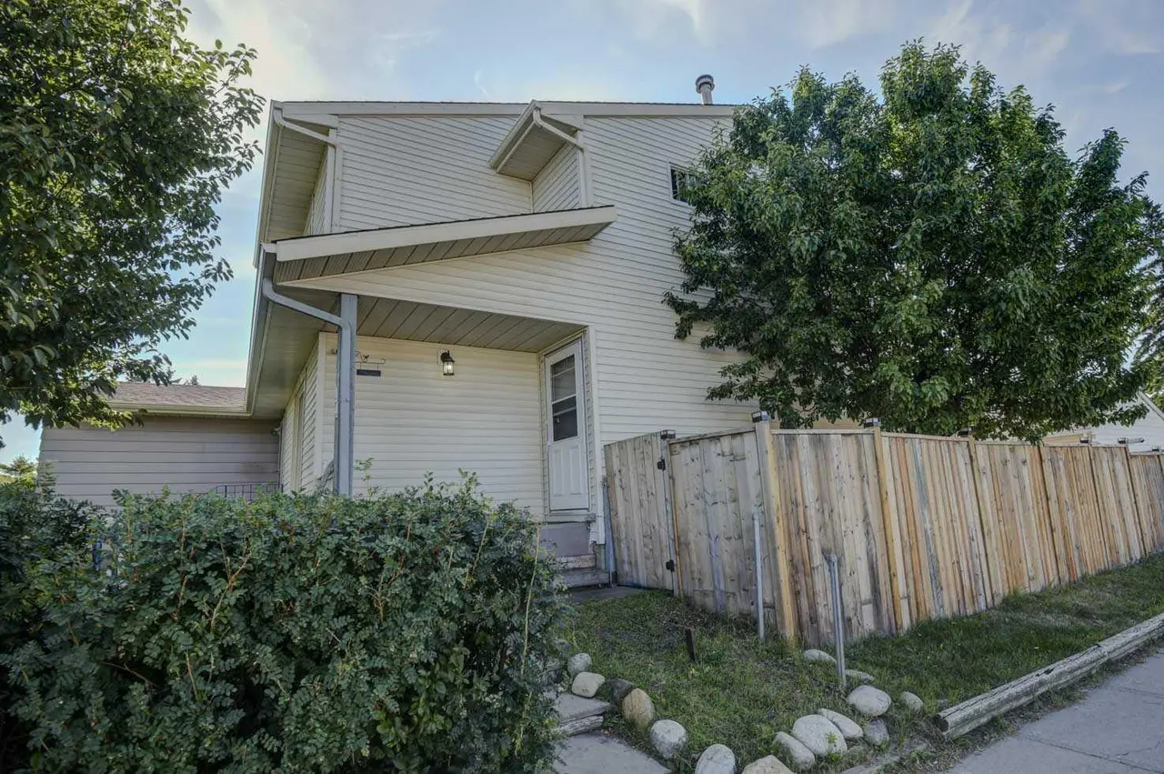 44 Falwood Crescent NE
