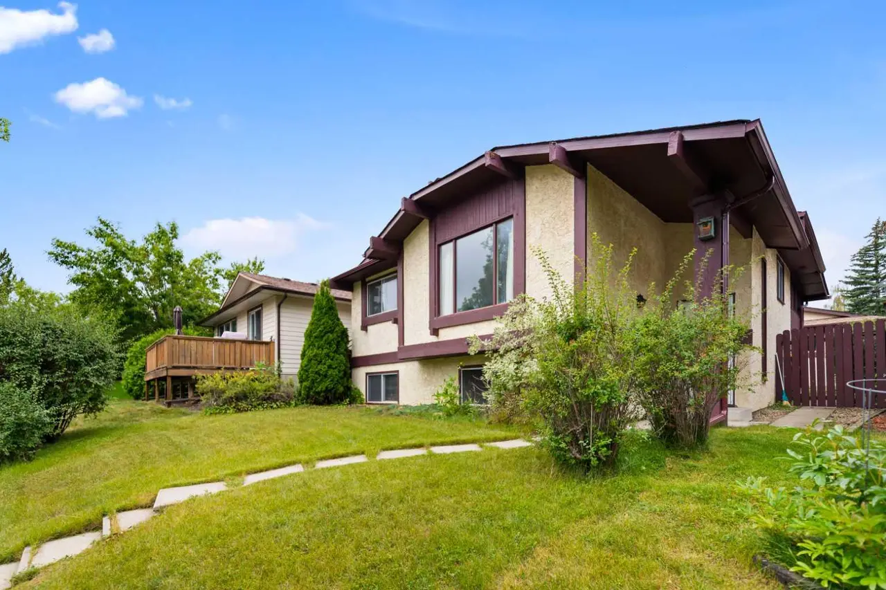 224 Berwick Way NW