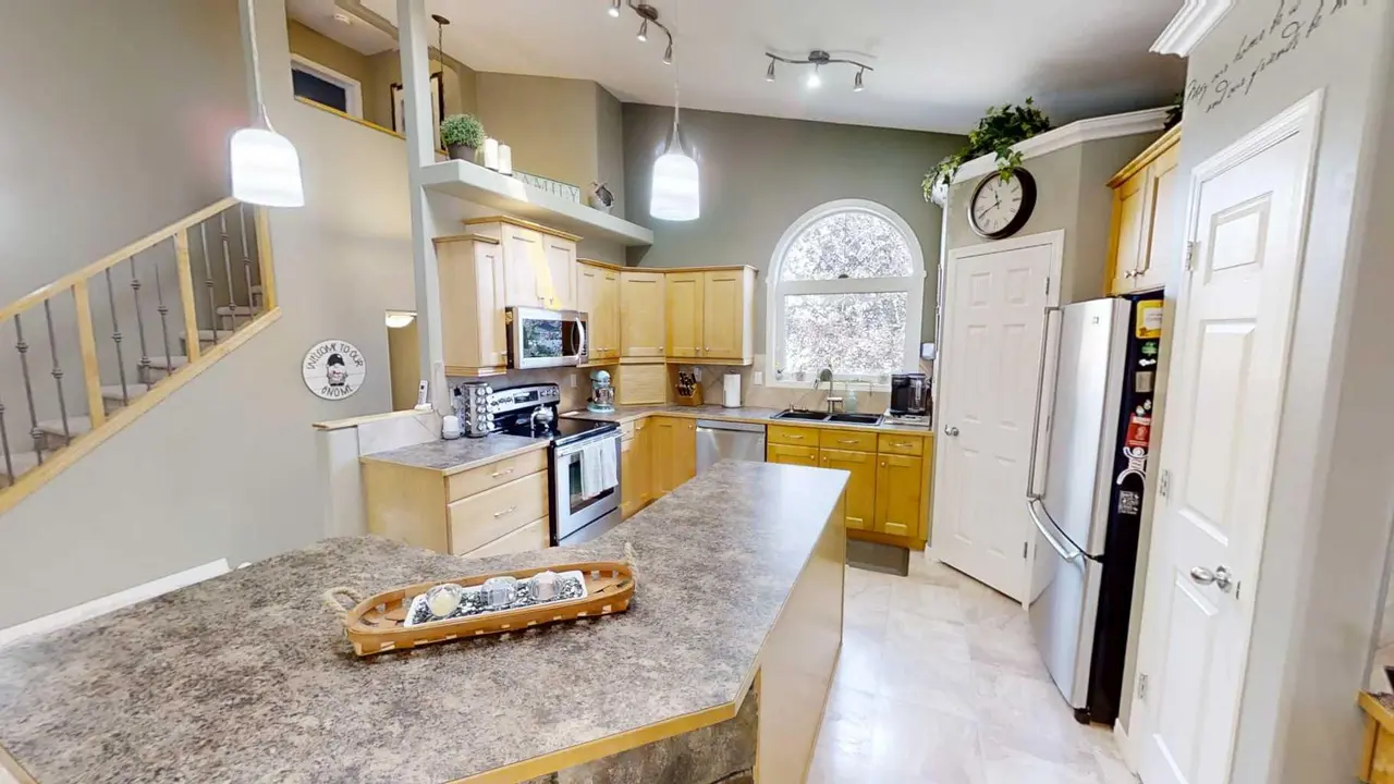 64 Riverwood Manor W