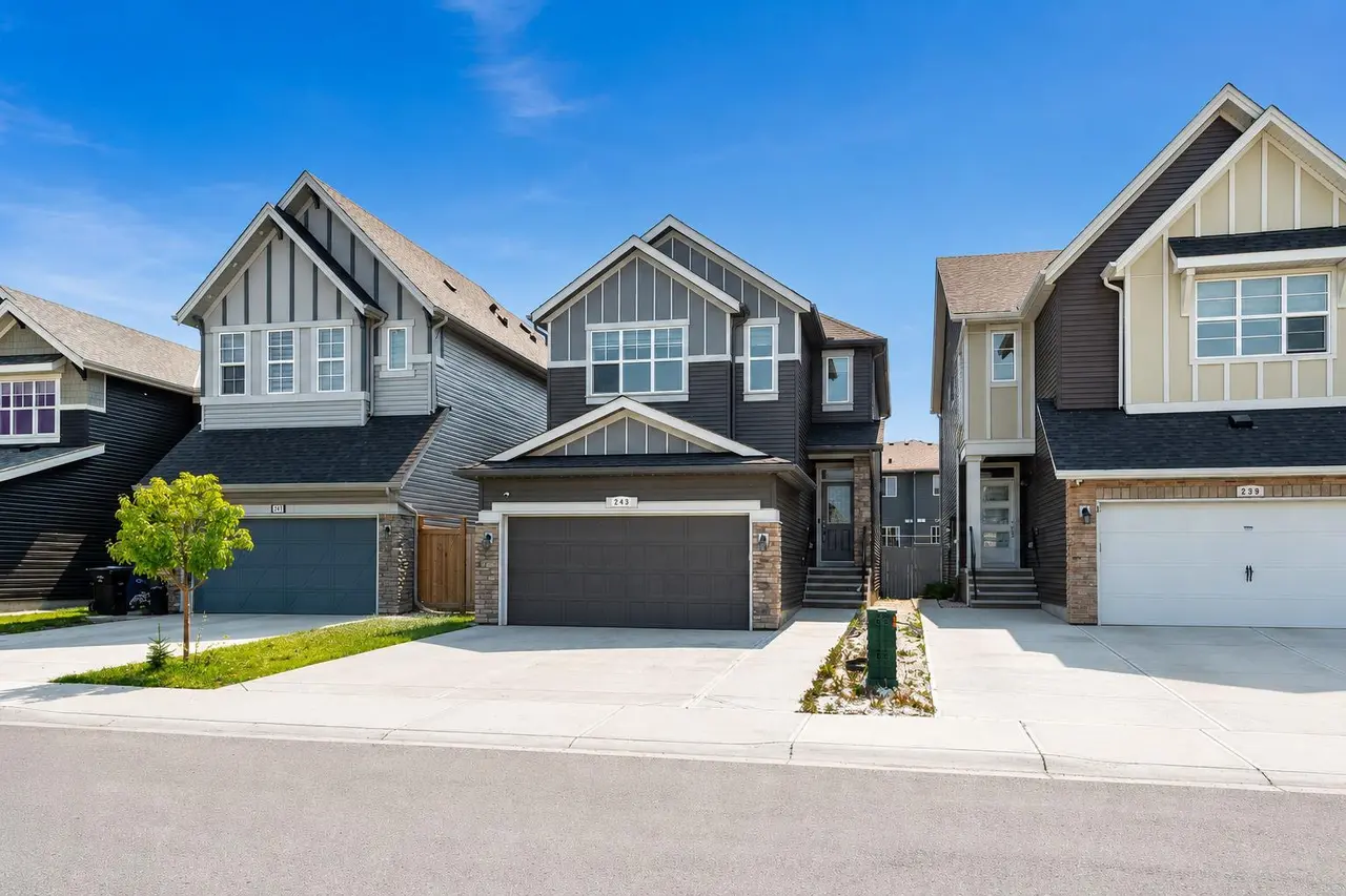 243 Savanna Lane NE