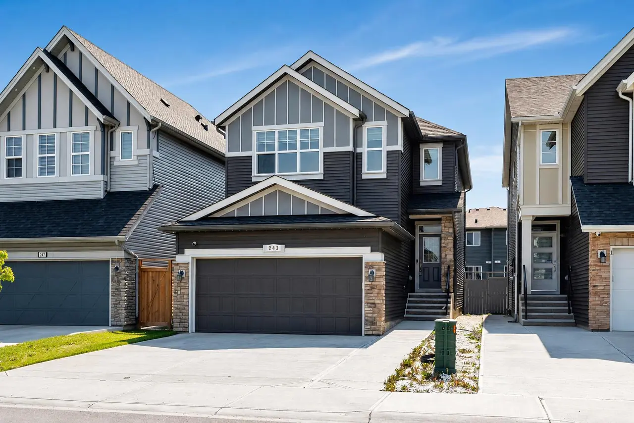 243 Savanna Lane NE