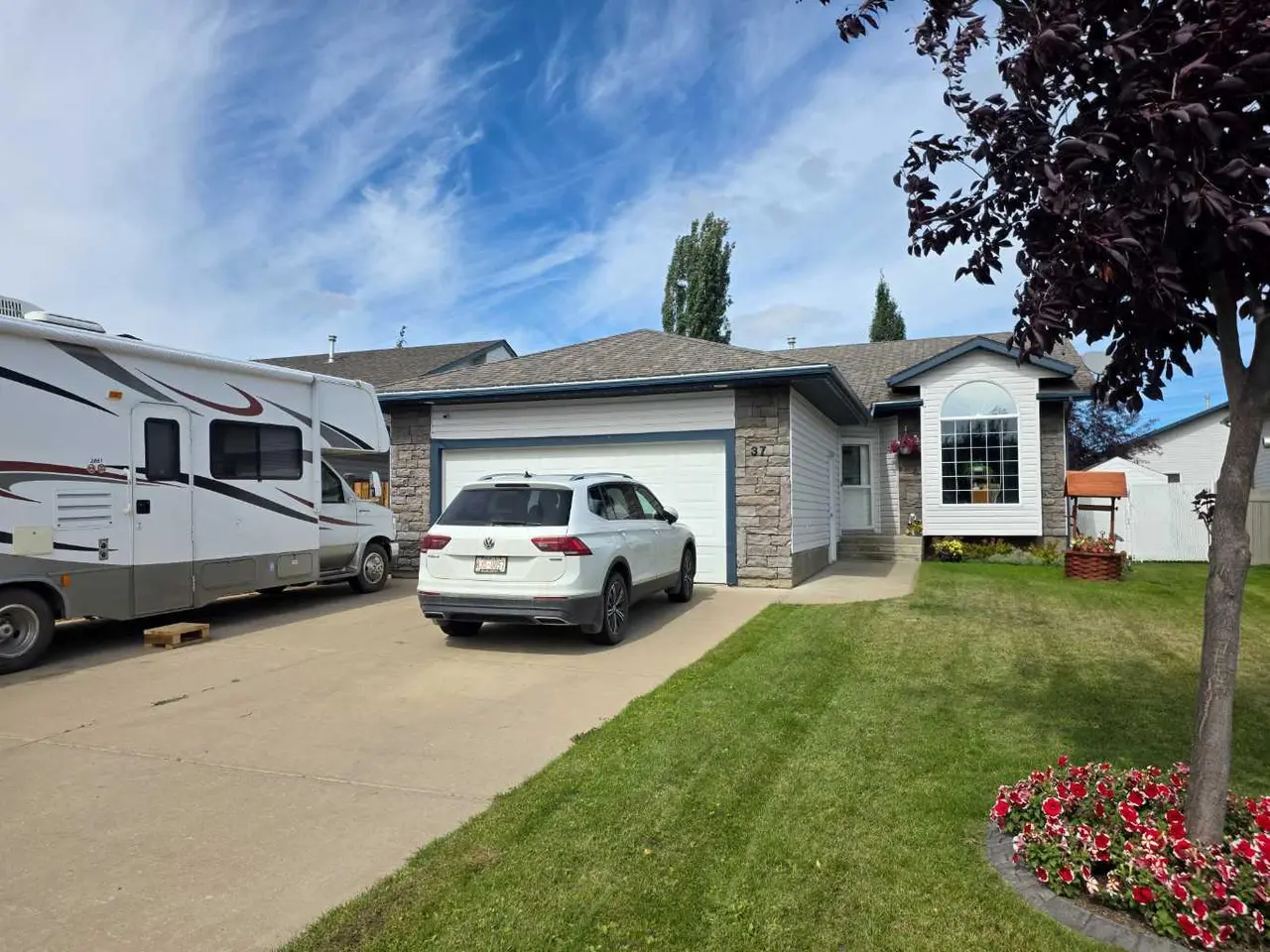 37 Pinnacle Crescent 