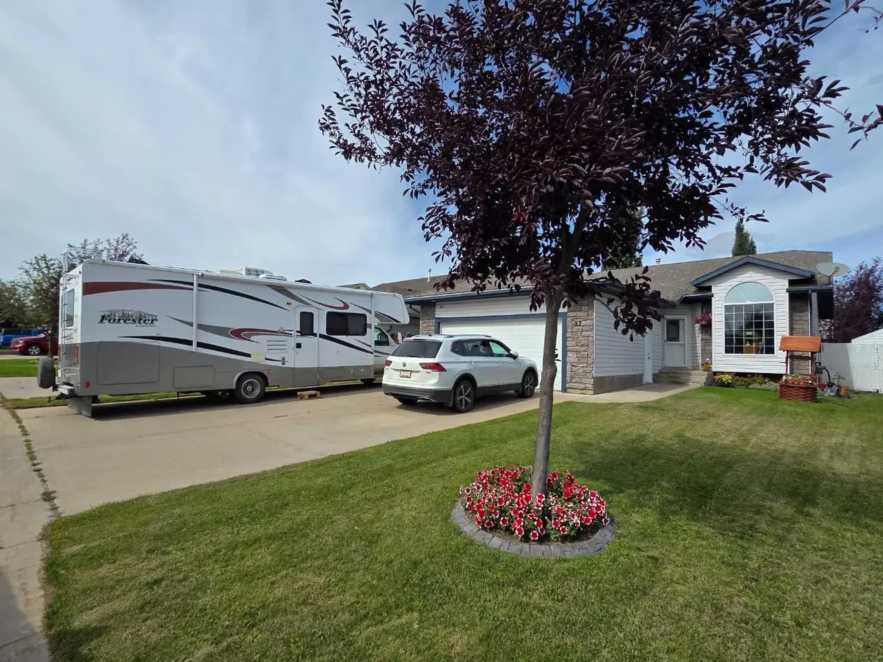 37 Pinnacle Crescent 