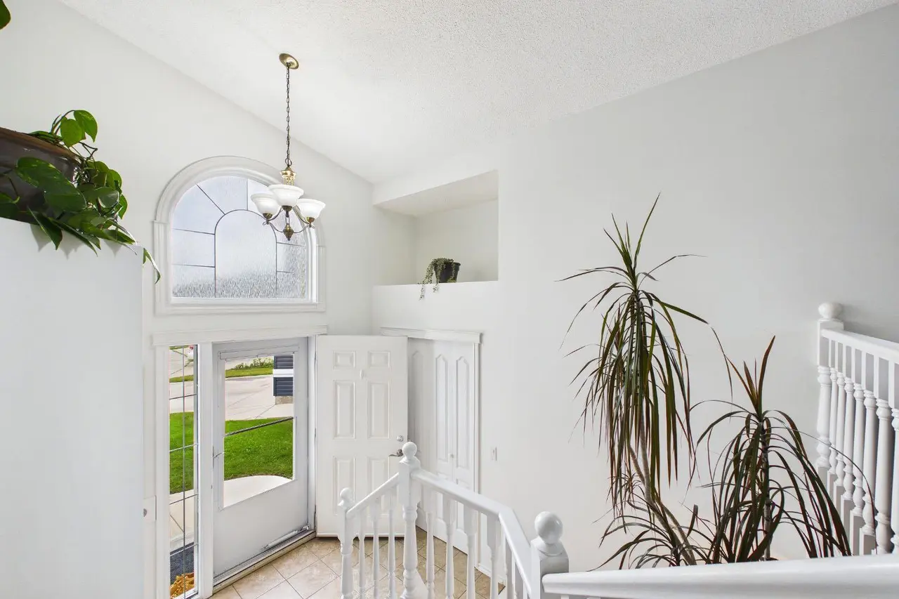 16 Big Springs Mews SE