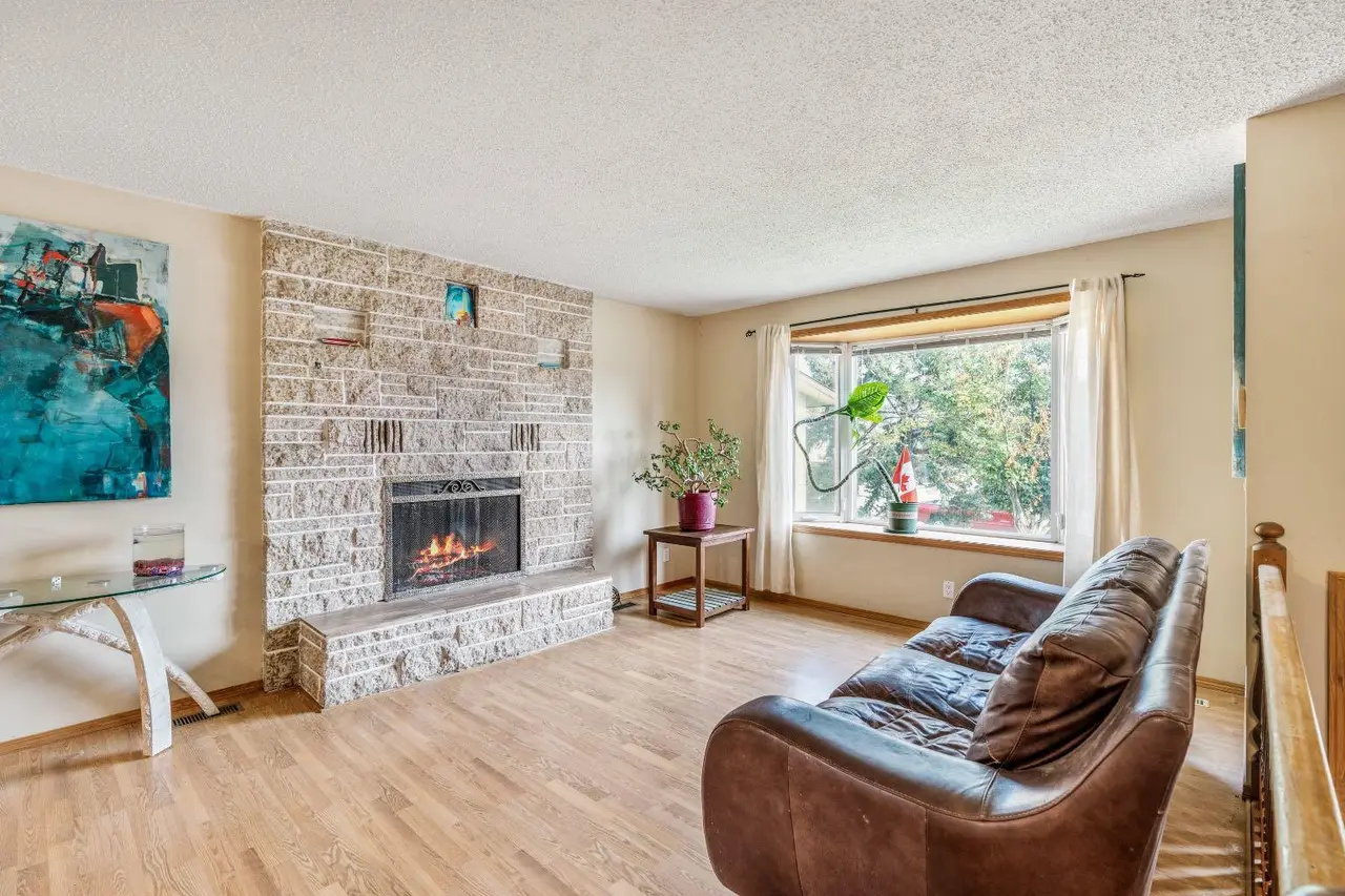 11 Rutgers Crescent W