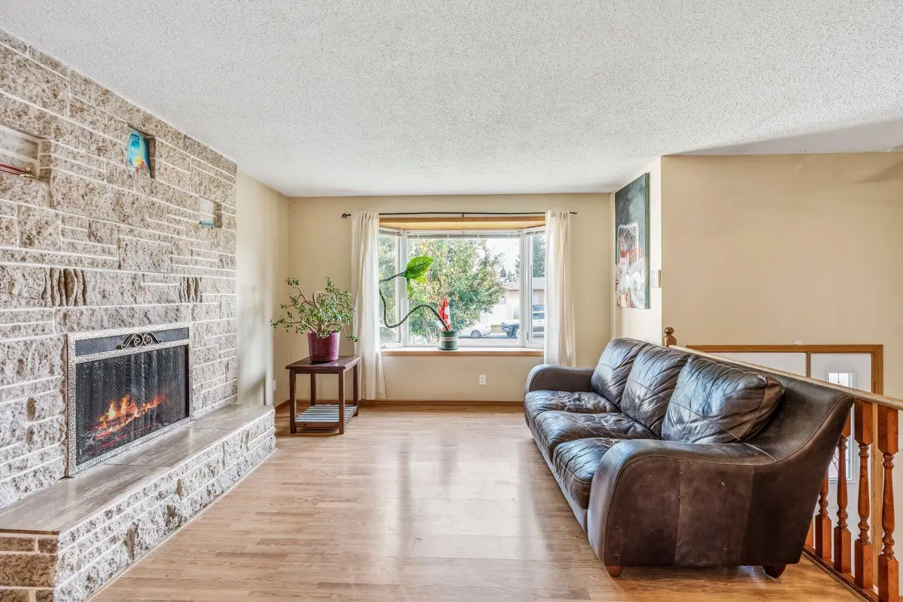 11 Rutgers Crescent W