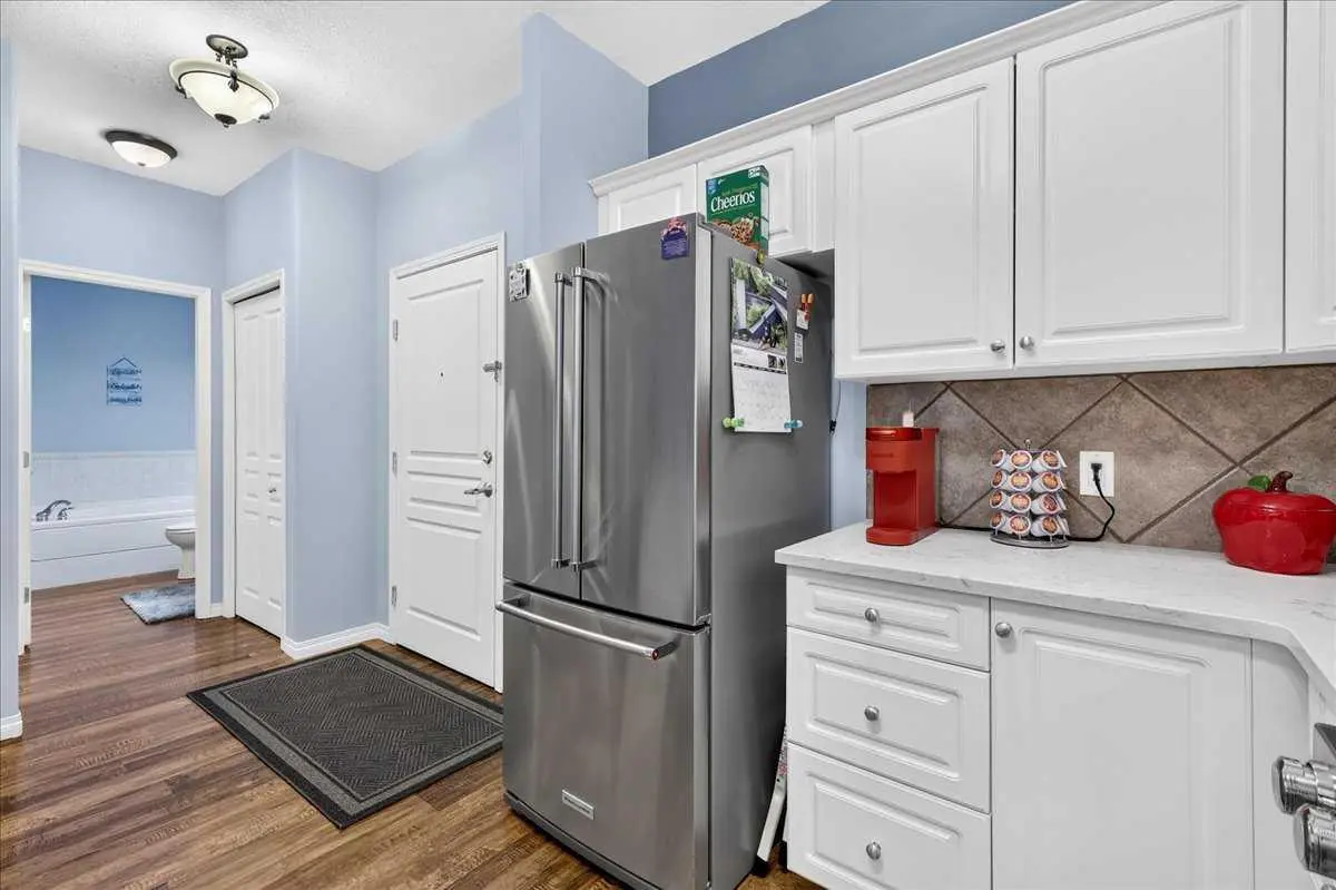 1109, 1109 Lake Fraser Green SE