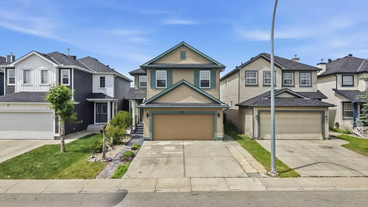 19 MARTHA'S MEADOW Close NE
