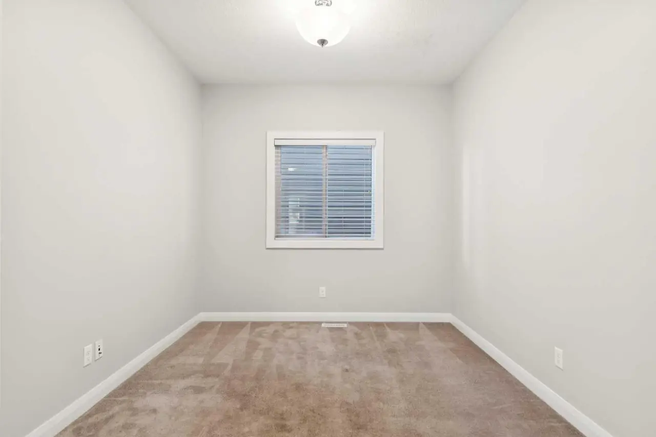 215 Redstone Heights NE