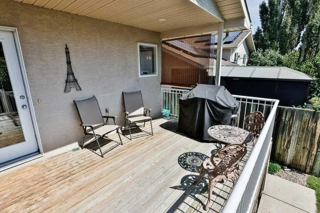 54 Rivercrest Court W