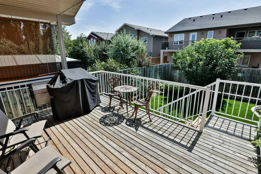 54 Rivercrest Court W