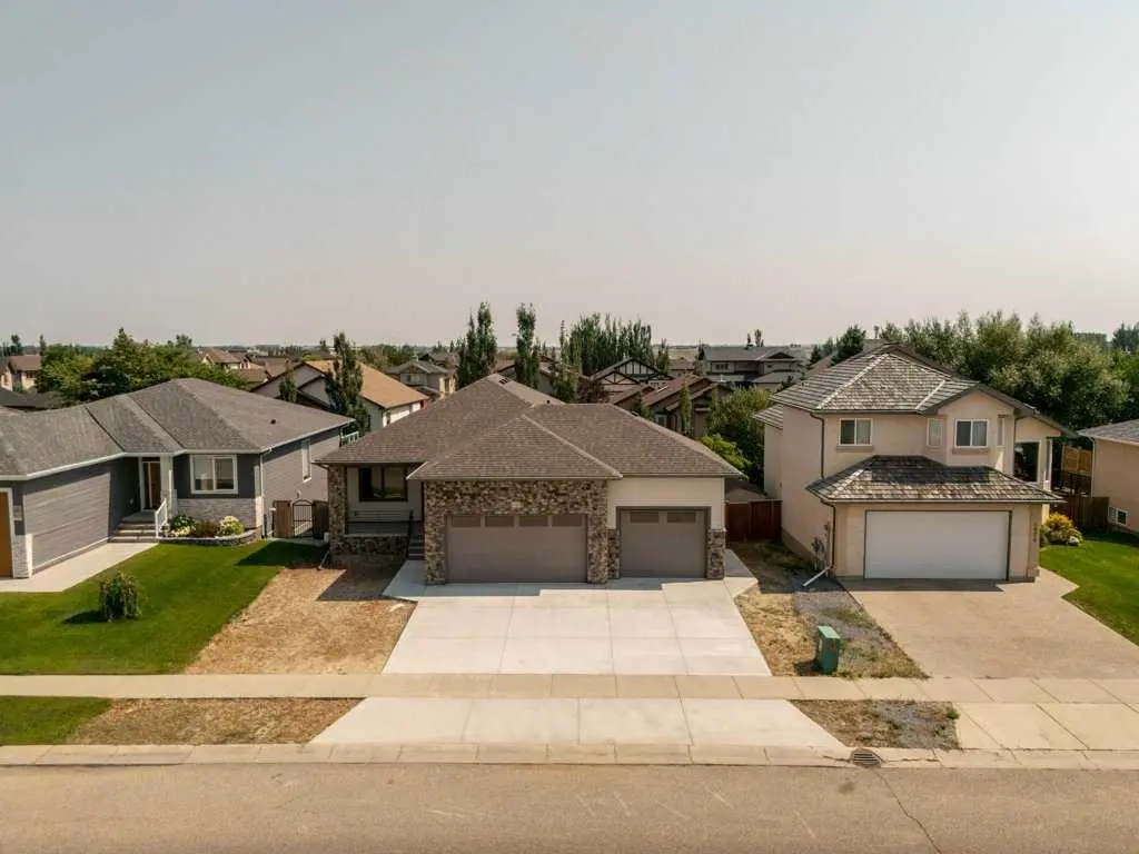 1027 Canyon Boulevard W