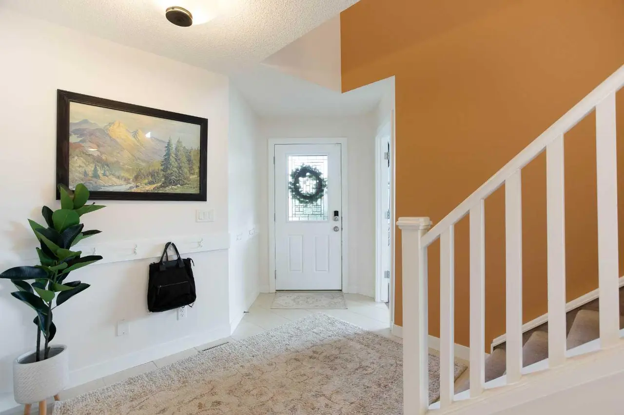 2 Kingston View SE