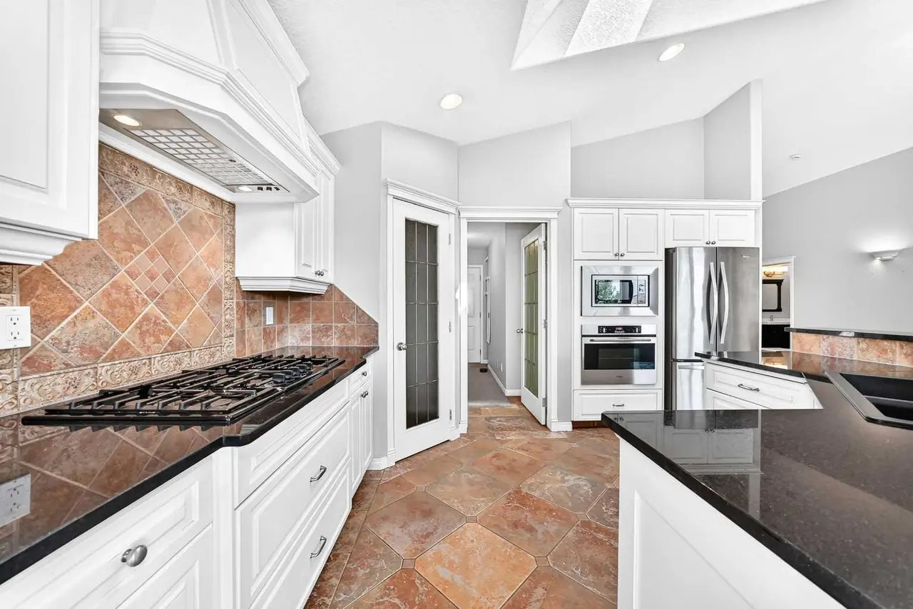 35 Arbour Vista Way NW