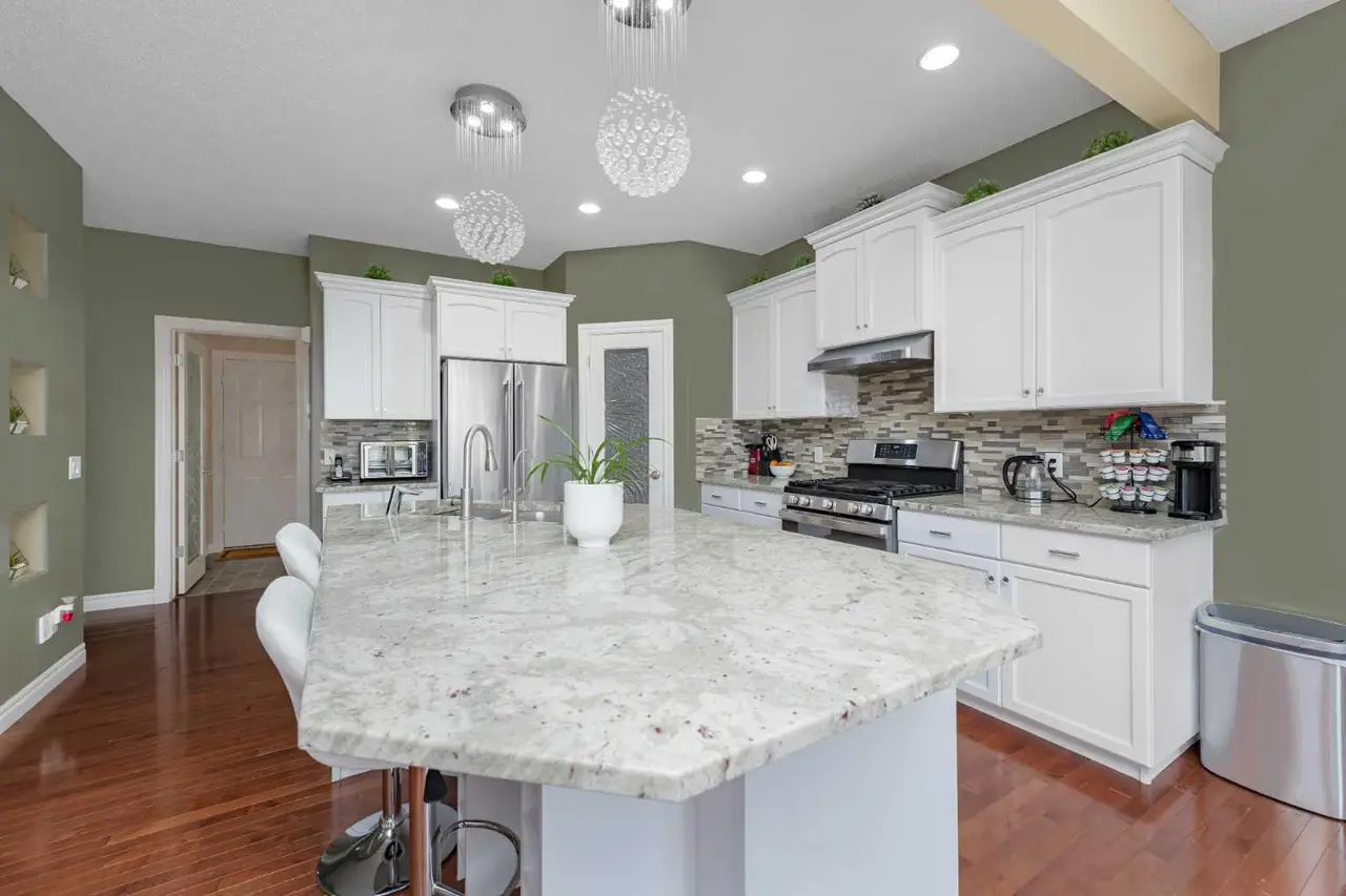 135 Kincora Drive NW