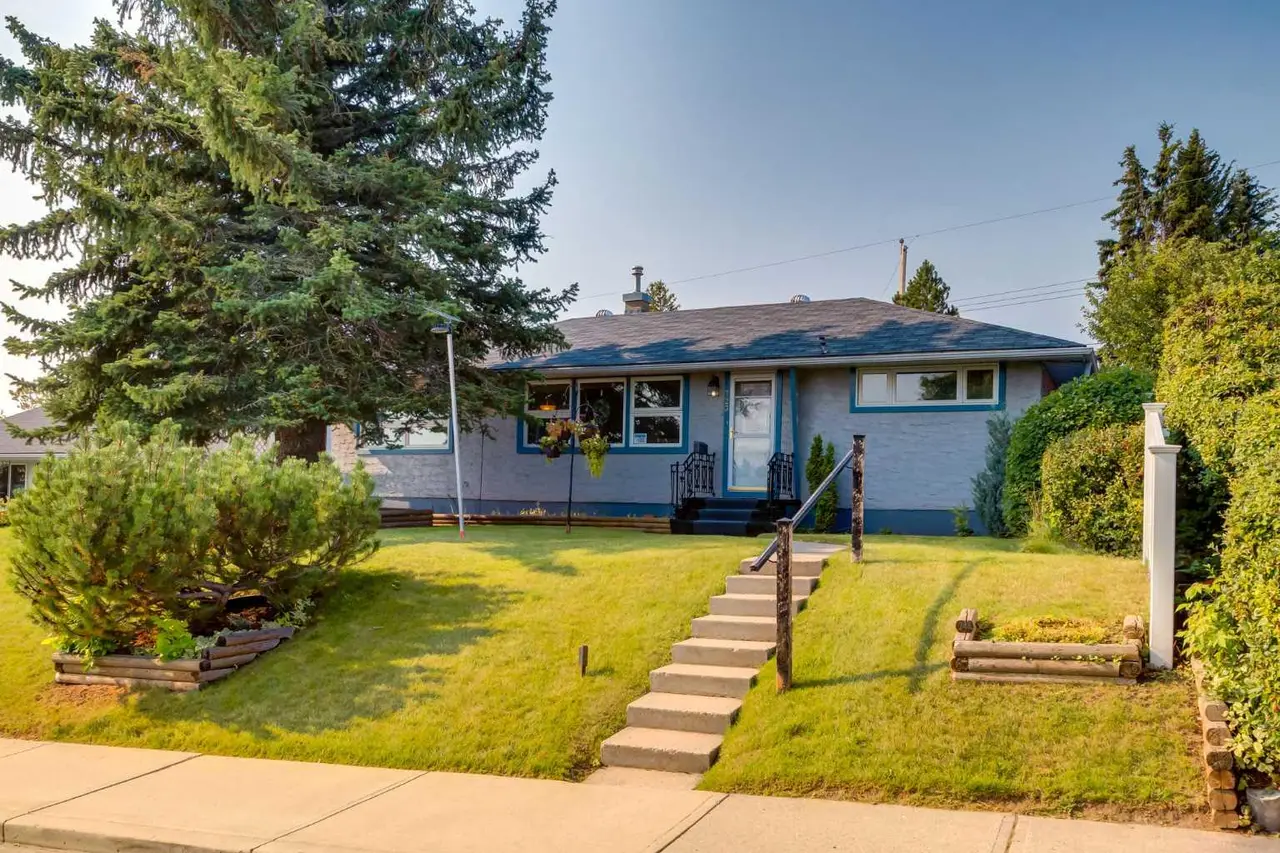 723 Trafford Drive NW