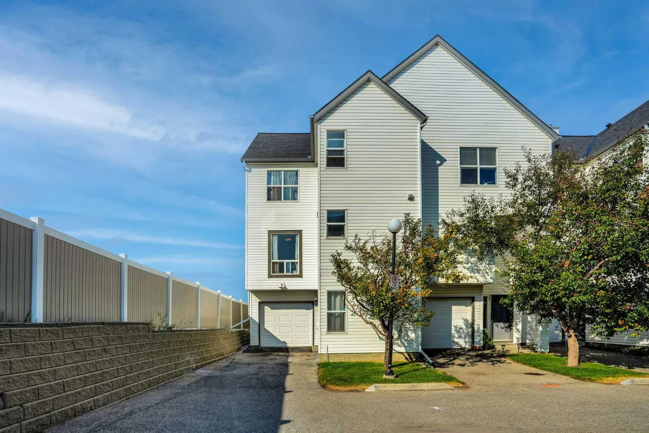 28, 200 Hidden Hills Terrace NW