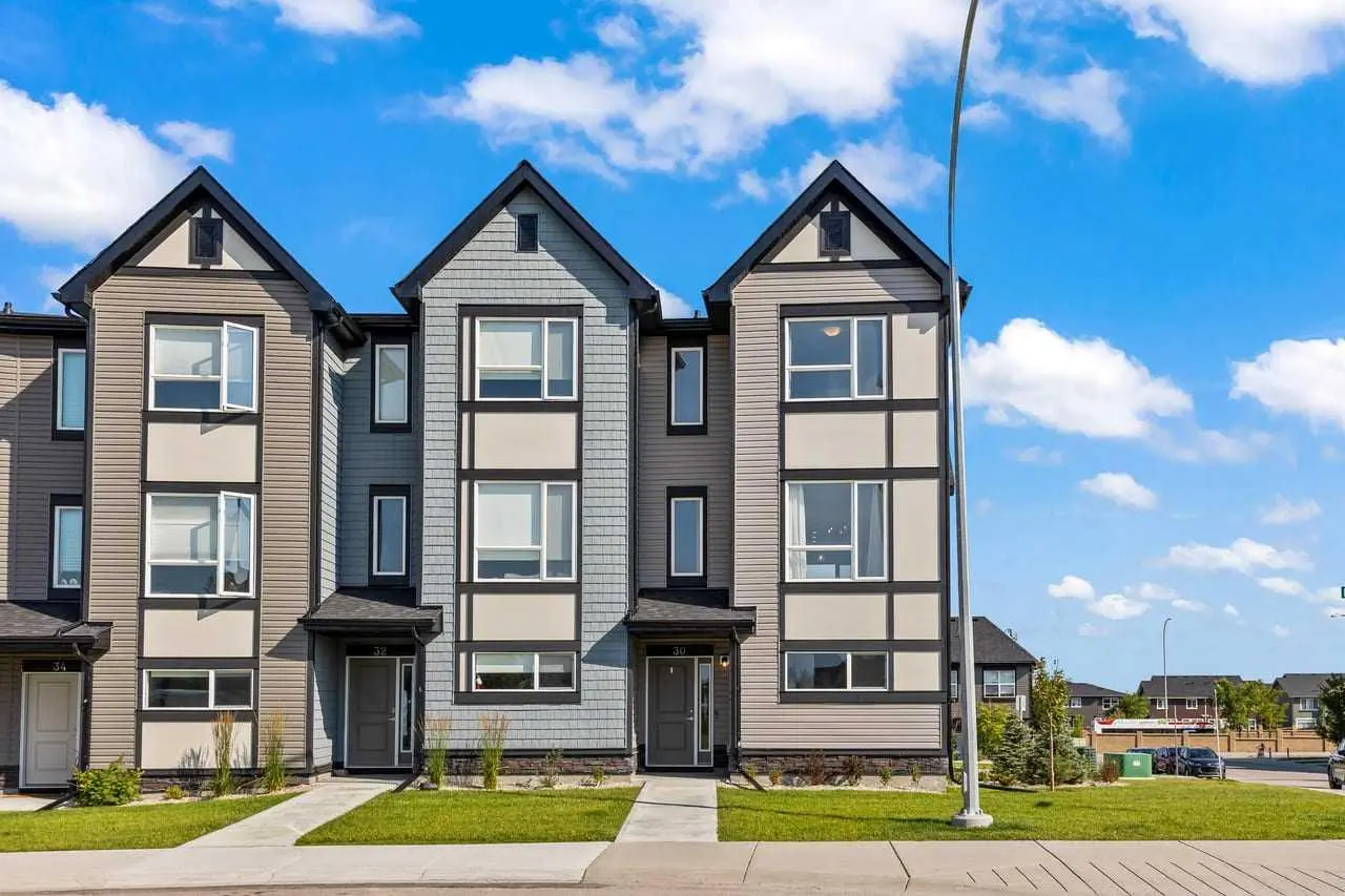 30 Evanscrest Manor NW
