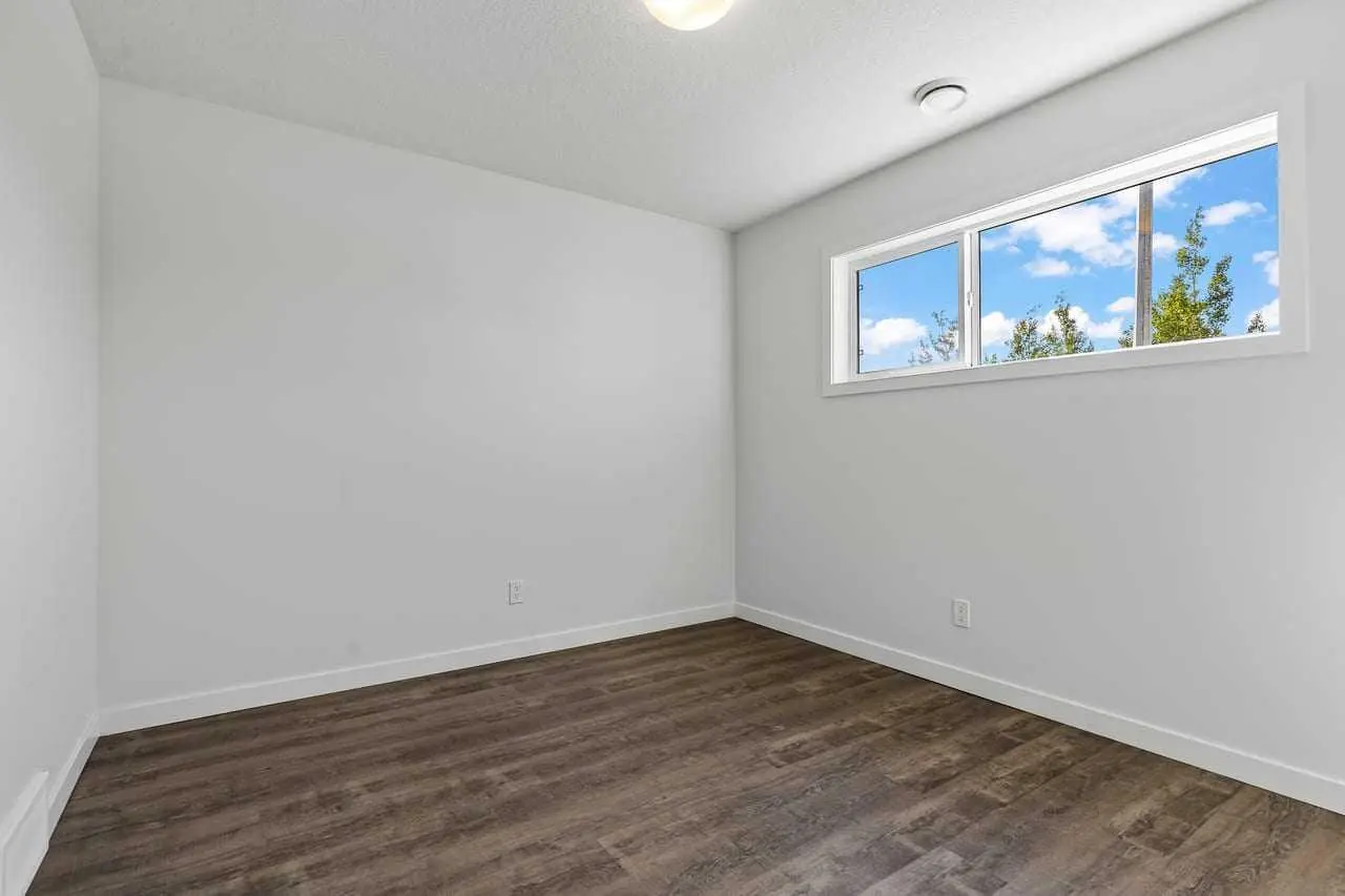 30 Evanscrest Manor NW