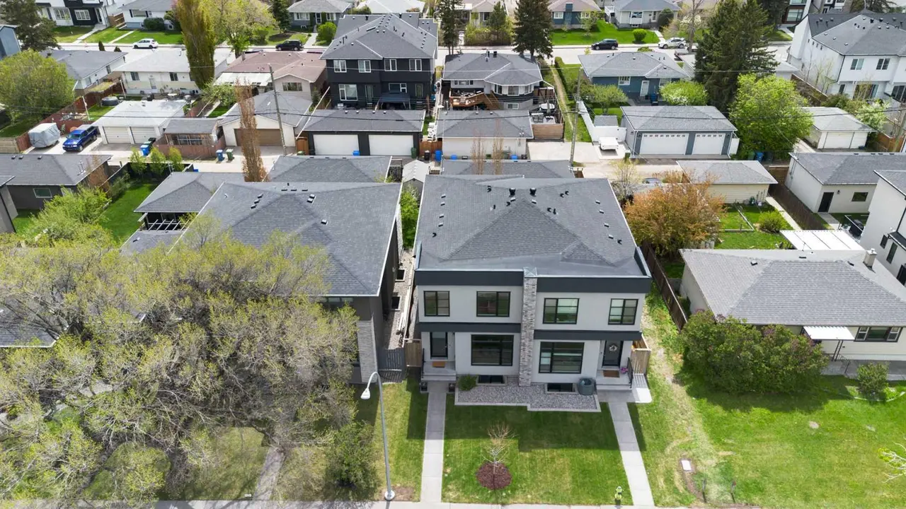 1141 Renfrew Drive NE