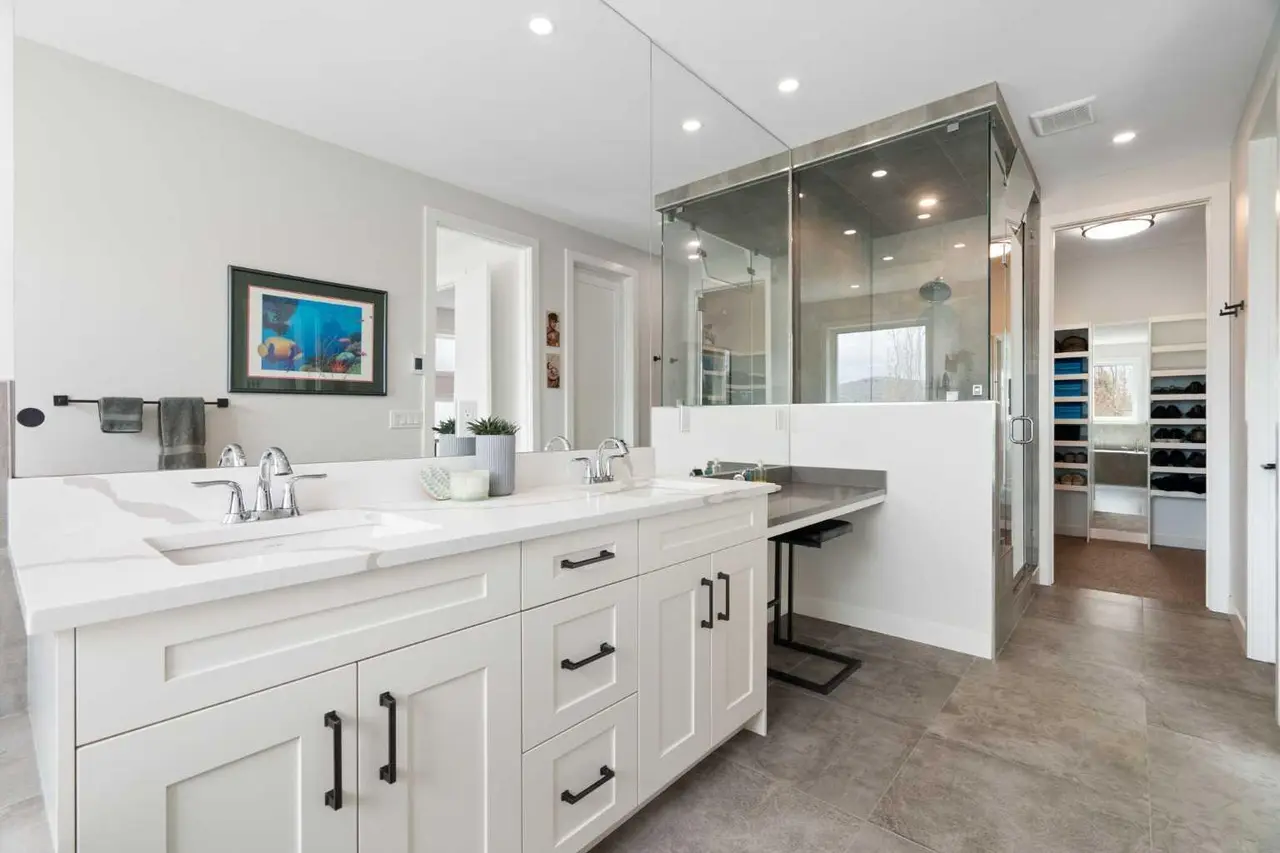 1141 Renfrew Drive NE