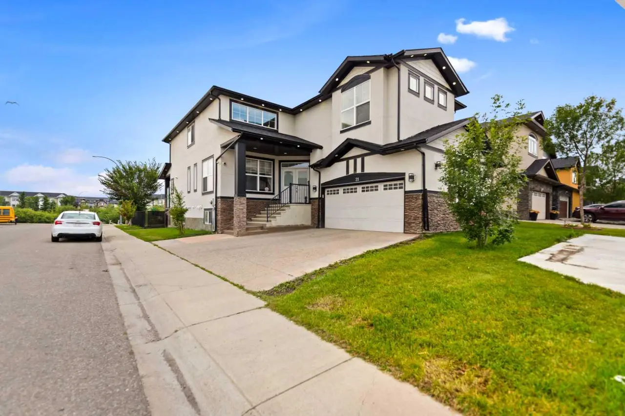 21 Saddlelake Lane NE