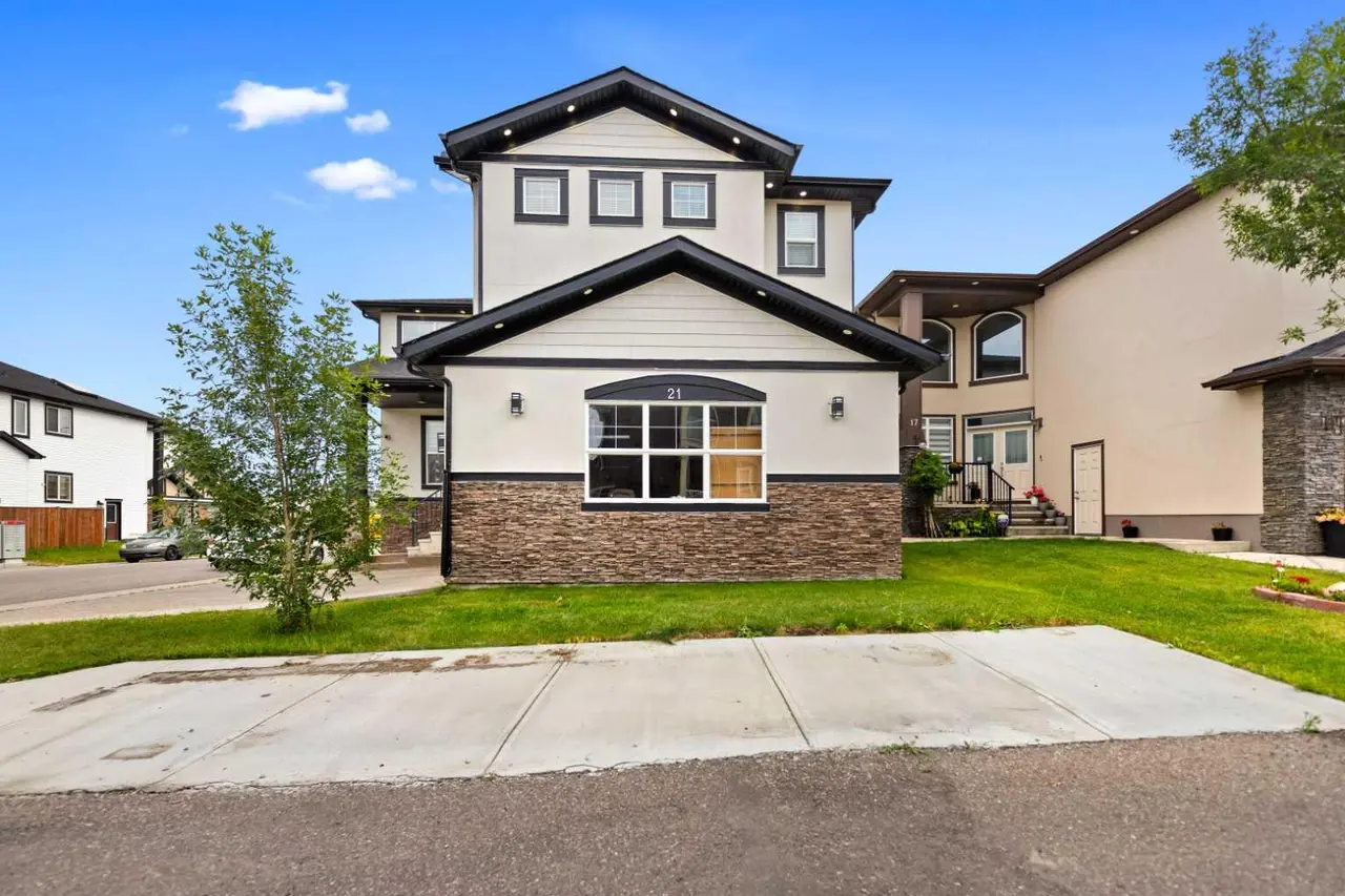 21 Saddlelake Lane NE