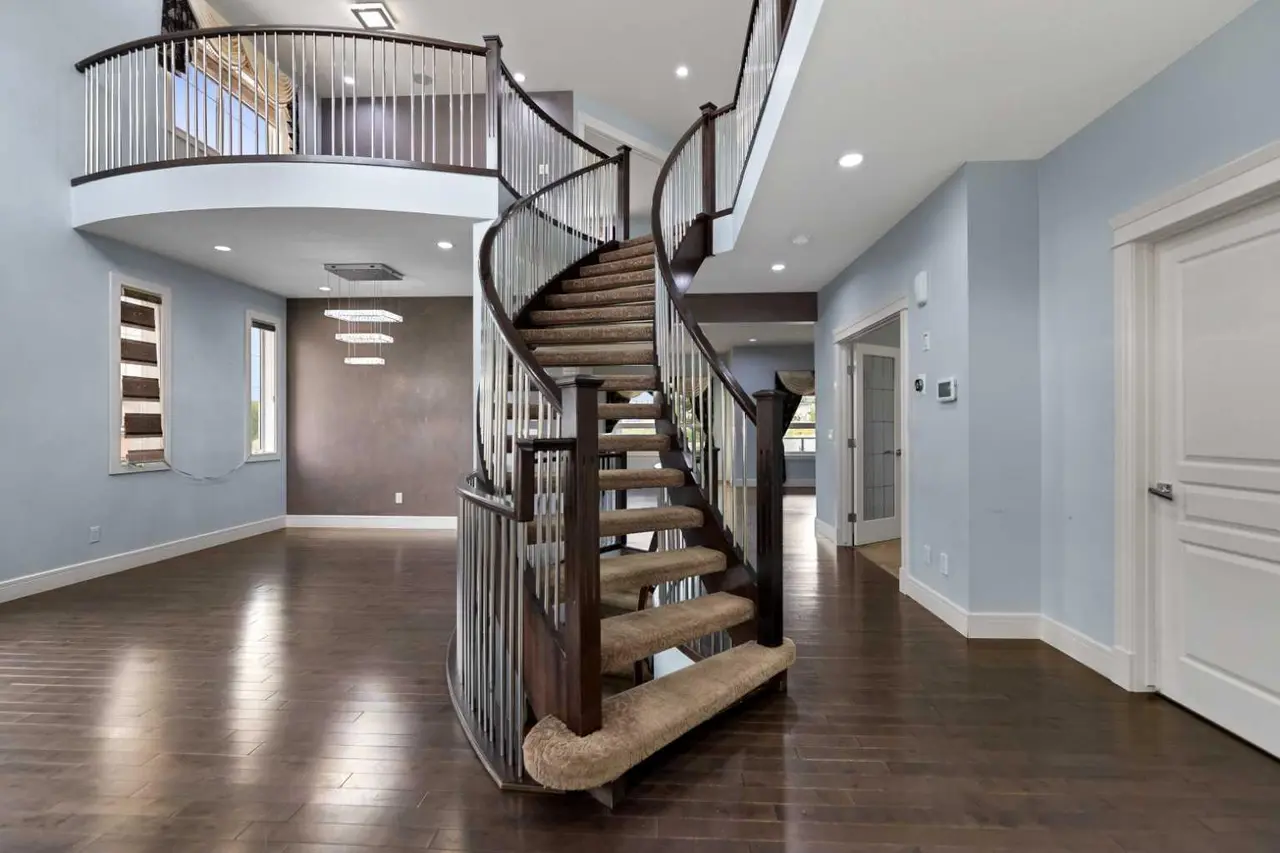 21 Saddlelake Lane NE