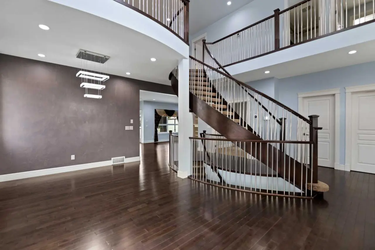 21 Saddlelake Lane NE