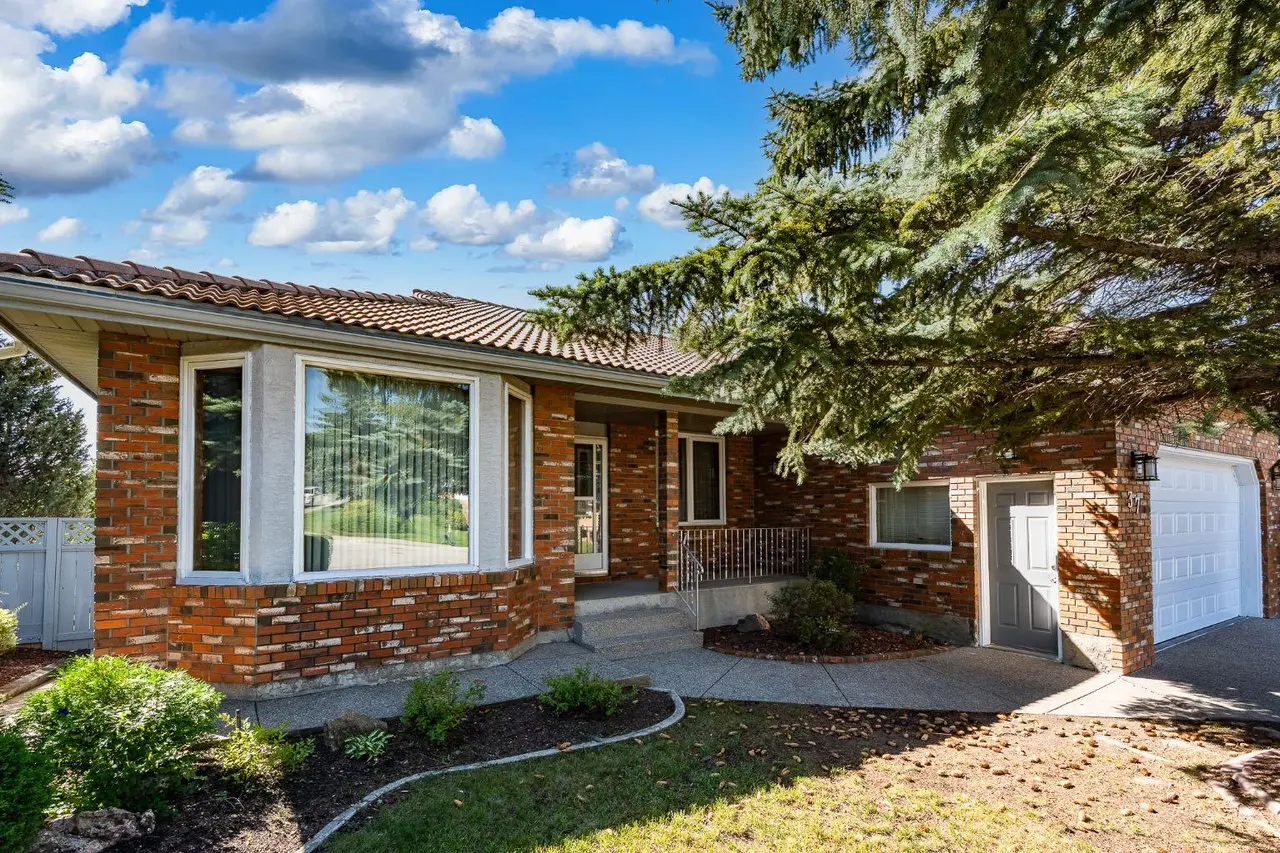 37 Edgeview Road NW