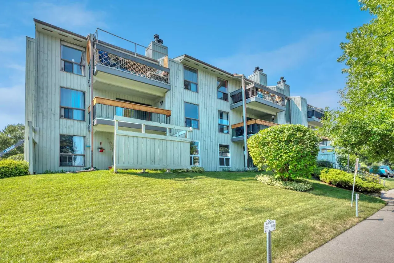 111, 10120 Brookpark Boulevard SW