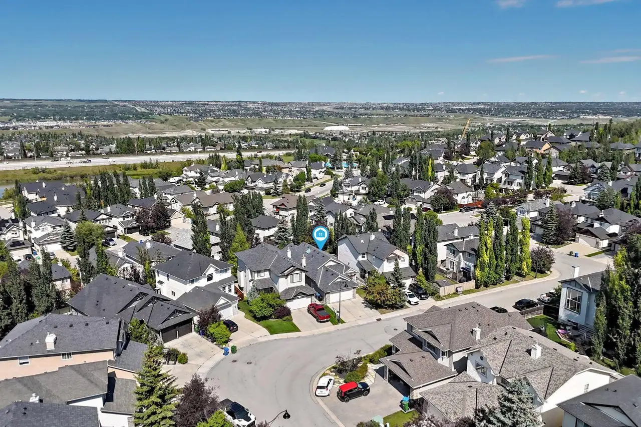 13 Cresthaven Way SW