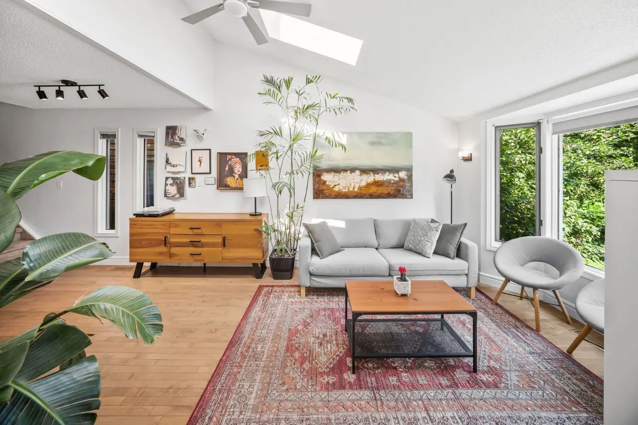2819 28 Street SW