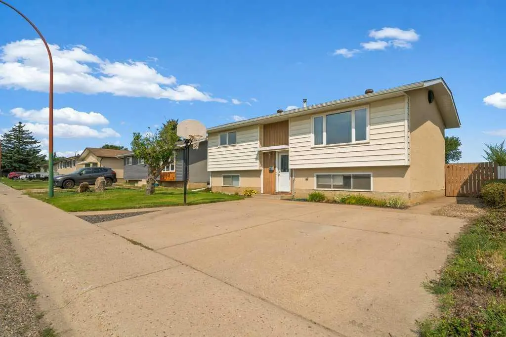 130 Hull Crescent NE