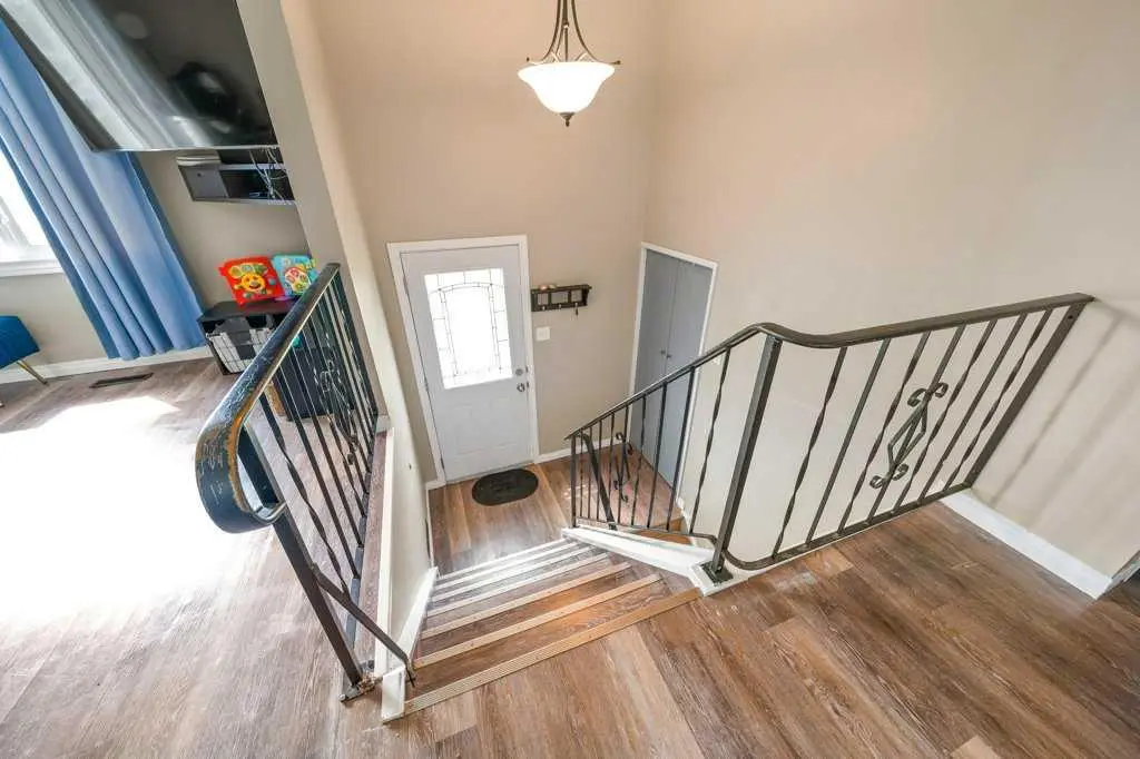 130 Hull Crescent NE