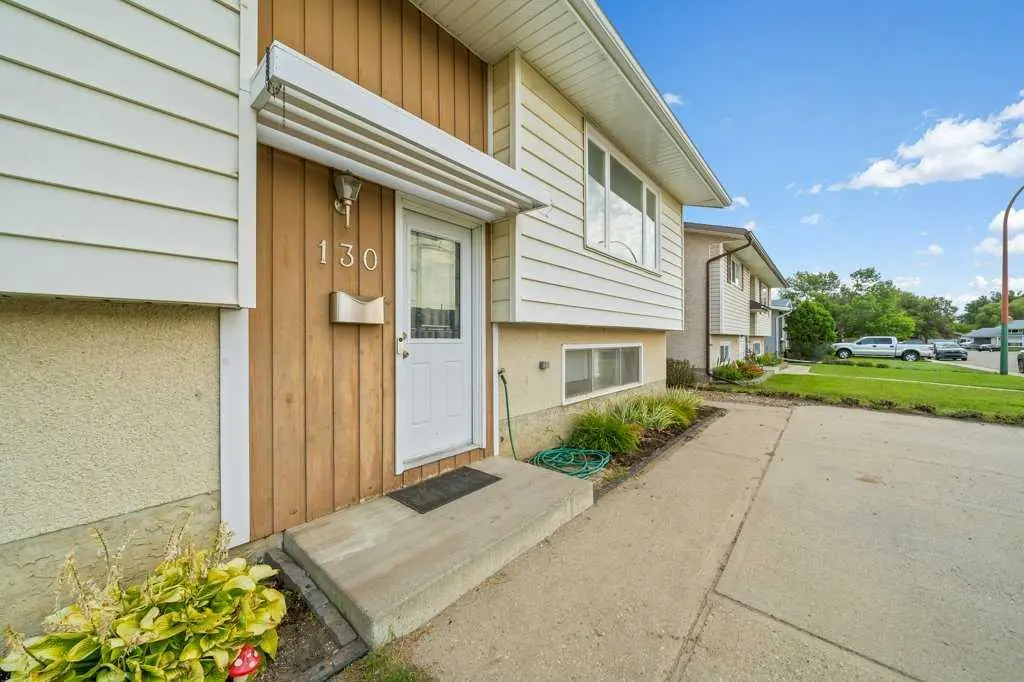 130 Hull Crescent NE