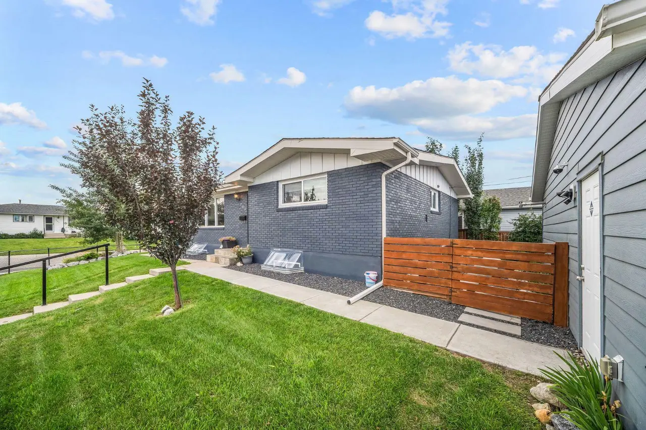 703 Millar Road NE