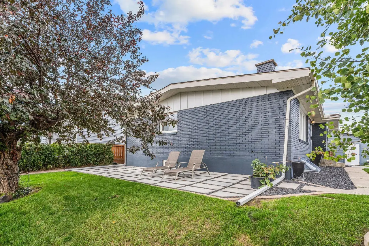 703 Millar Road NE