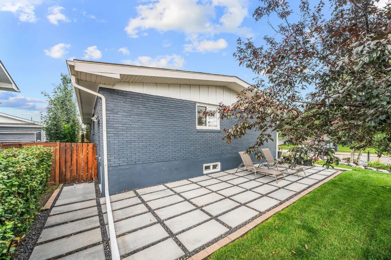 703 Millar Road NE