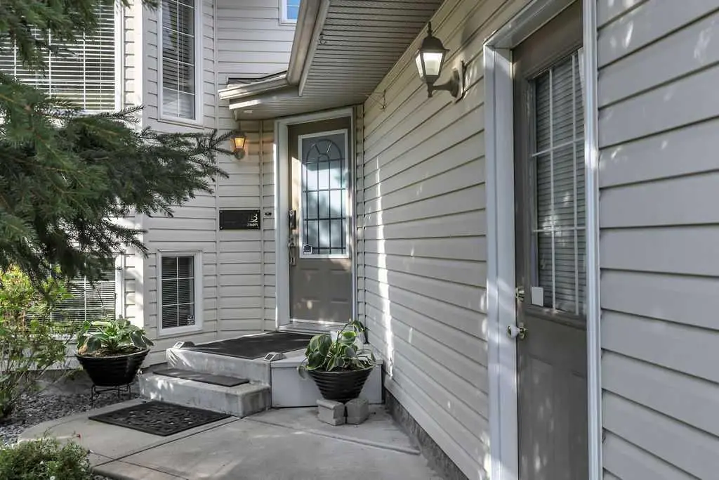68 Asmundsen Avenue 
