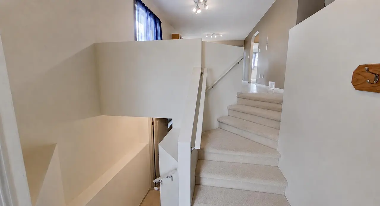 263 Heritage Court W