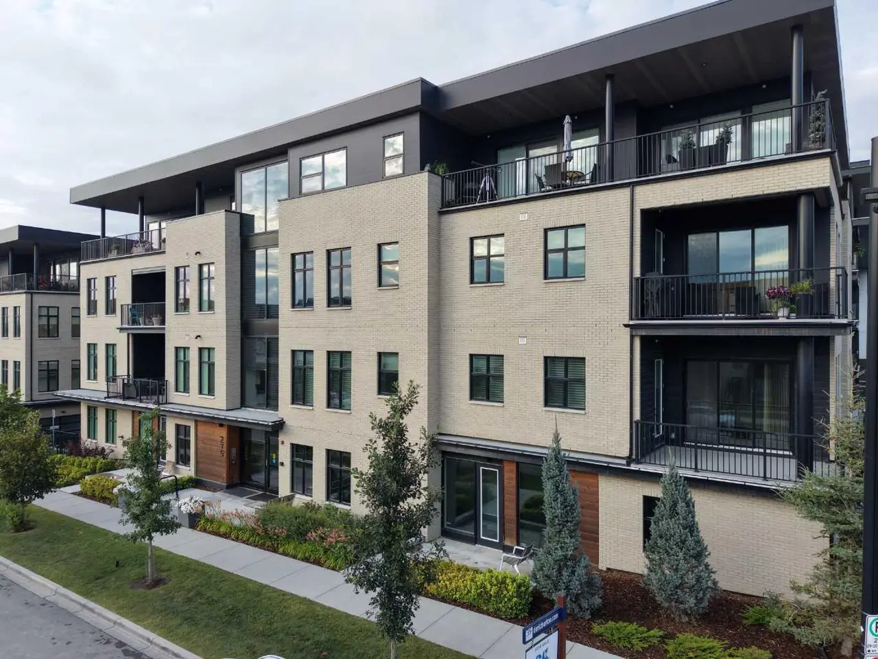 203, 275 Lebel Crescent NW