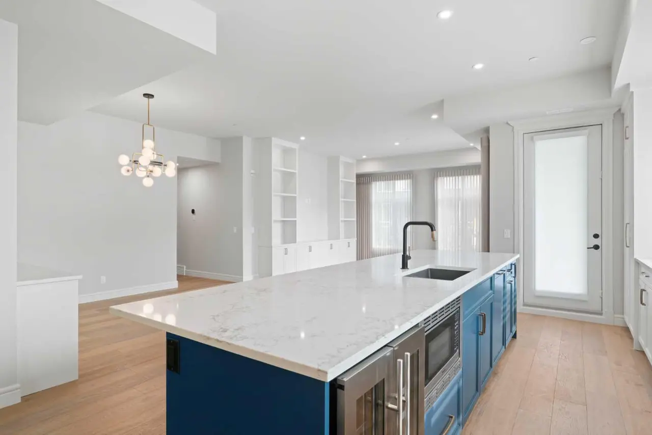 203, 275 Lebel Crescent NW