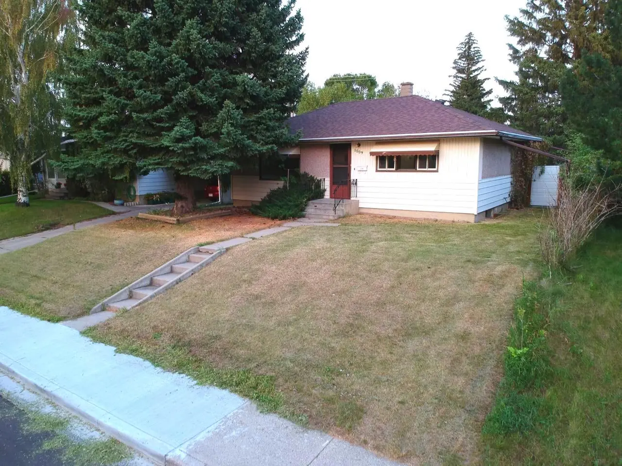 1009 18 Street N