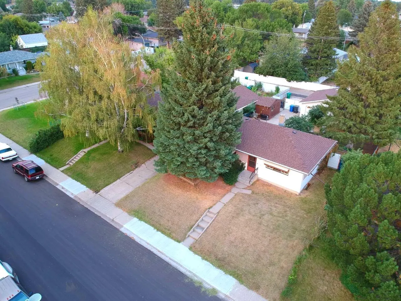 1009 18 Street N