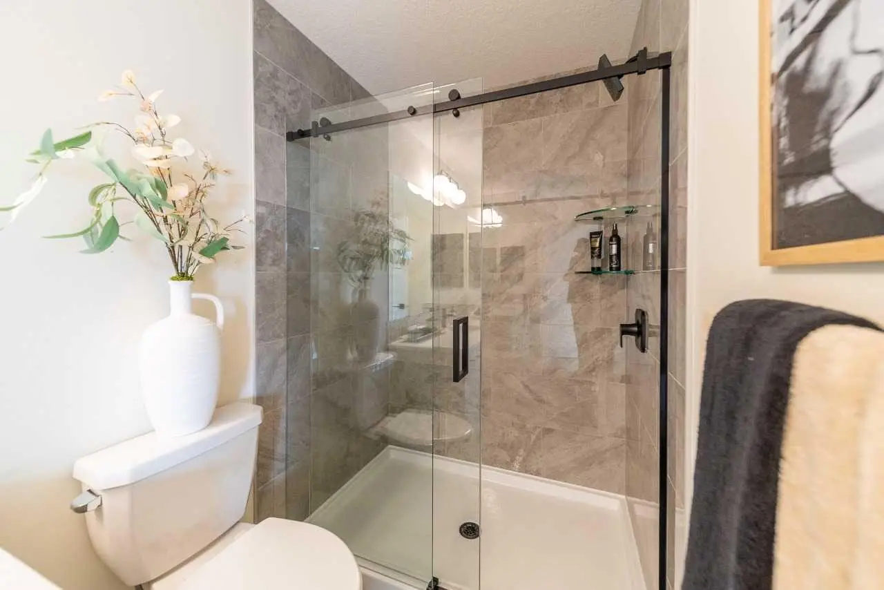 467 Buffaloberry Manor SE