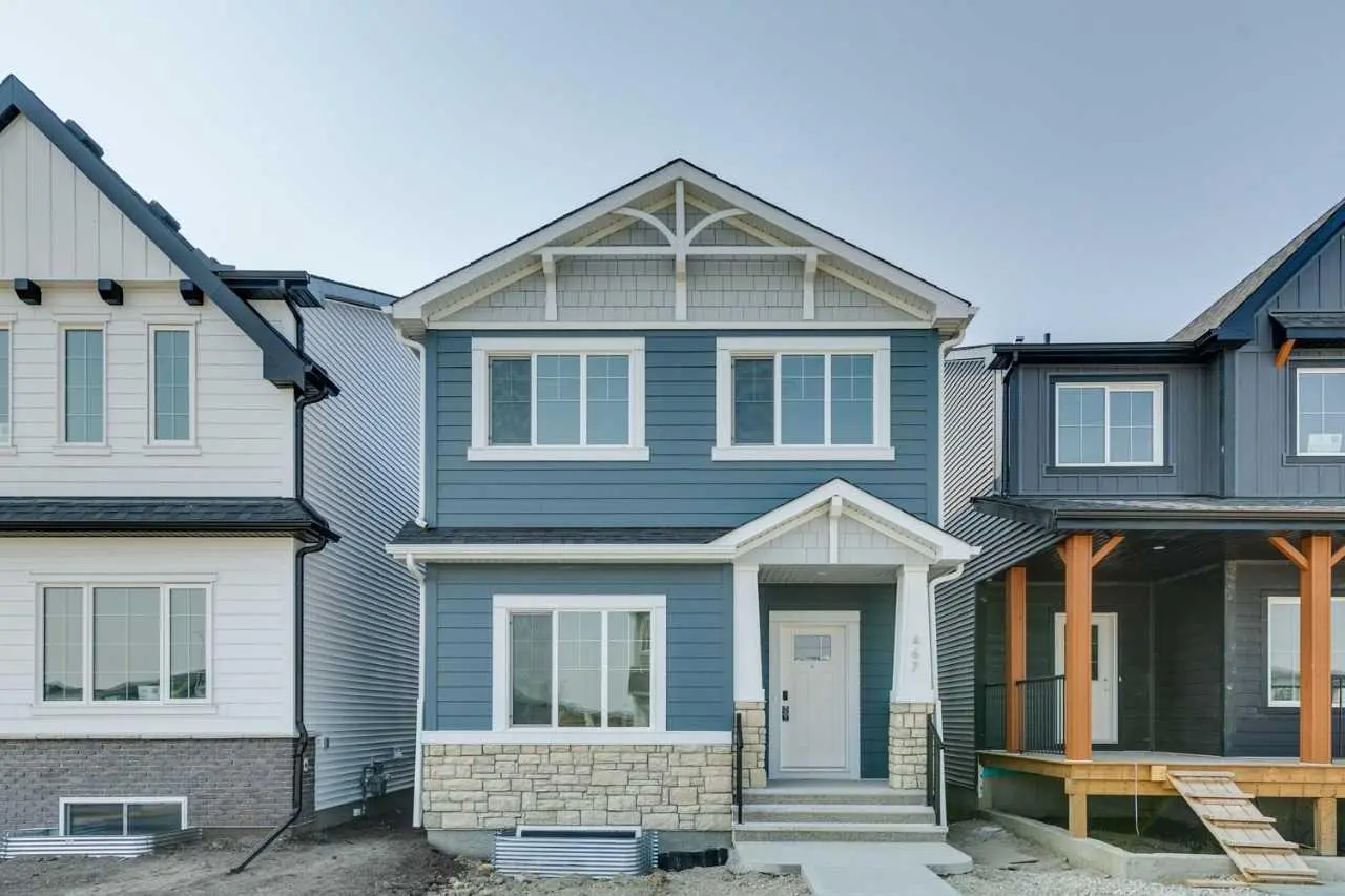 467 Buffaloberry Manor SE