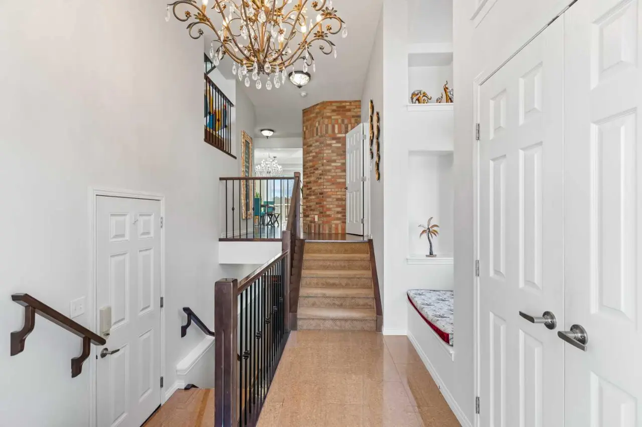 507 Windbrook Heights SW