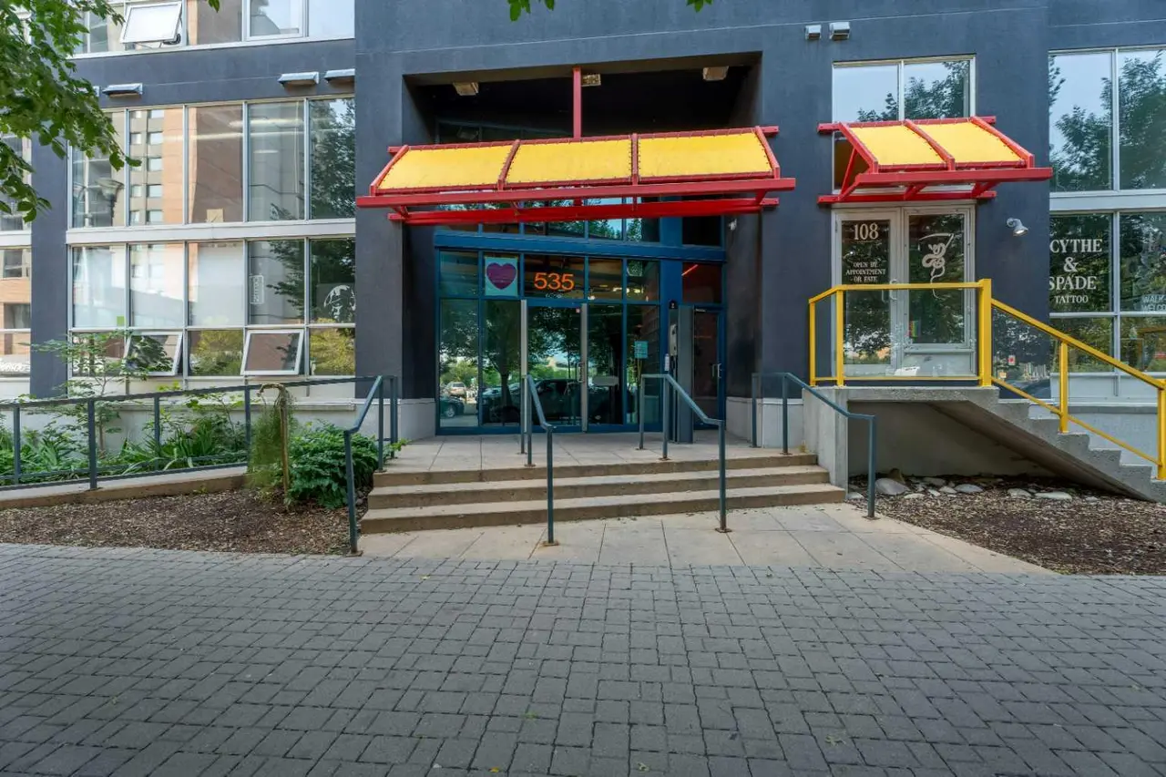 215, 535 8 Avenue SE